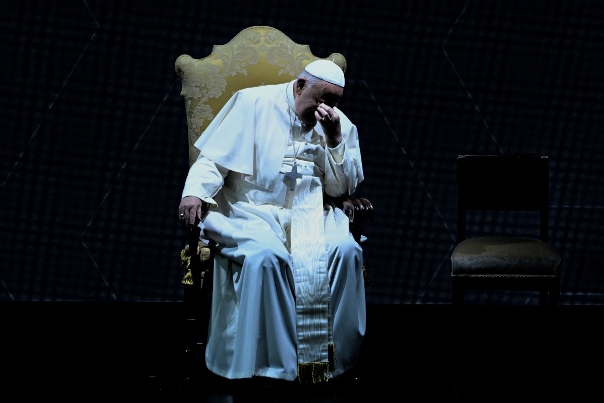 El papa Francisco pide rezar por él, pero “a favor” y “no en contra” en un acto en Roma