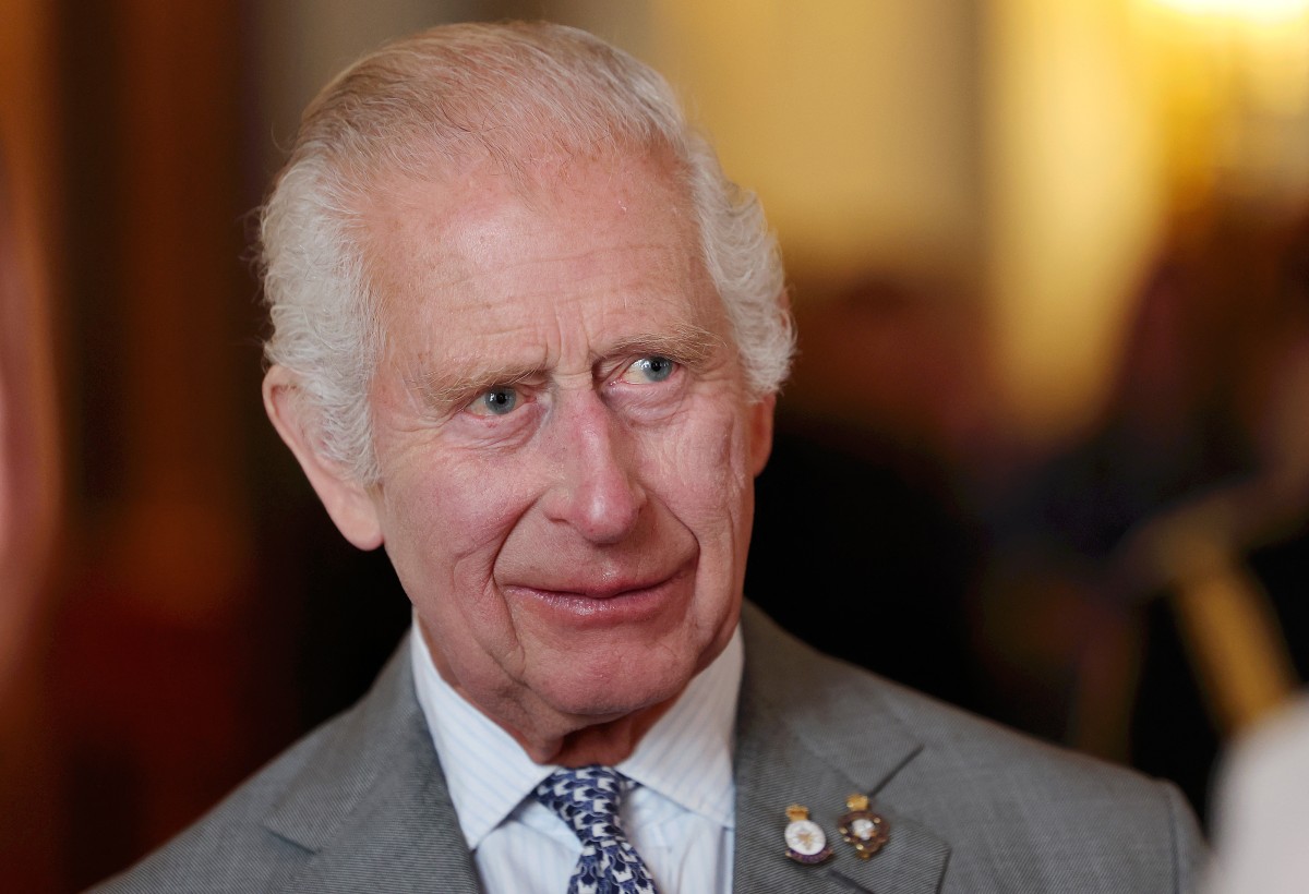Rey Carlos III, en tratamiento por su cáncer, irá en carroza en desfile por su cumpleaños