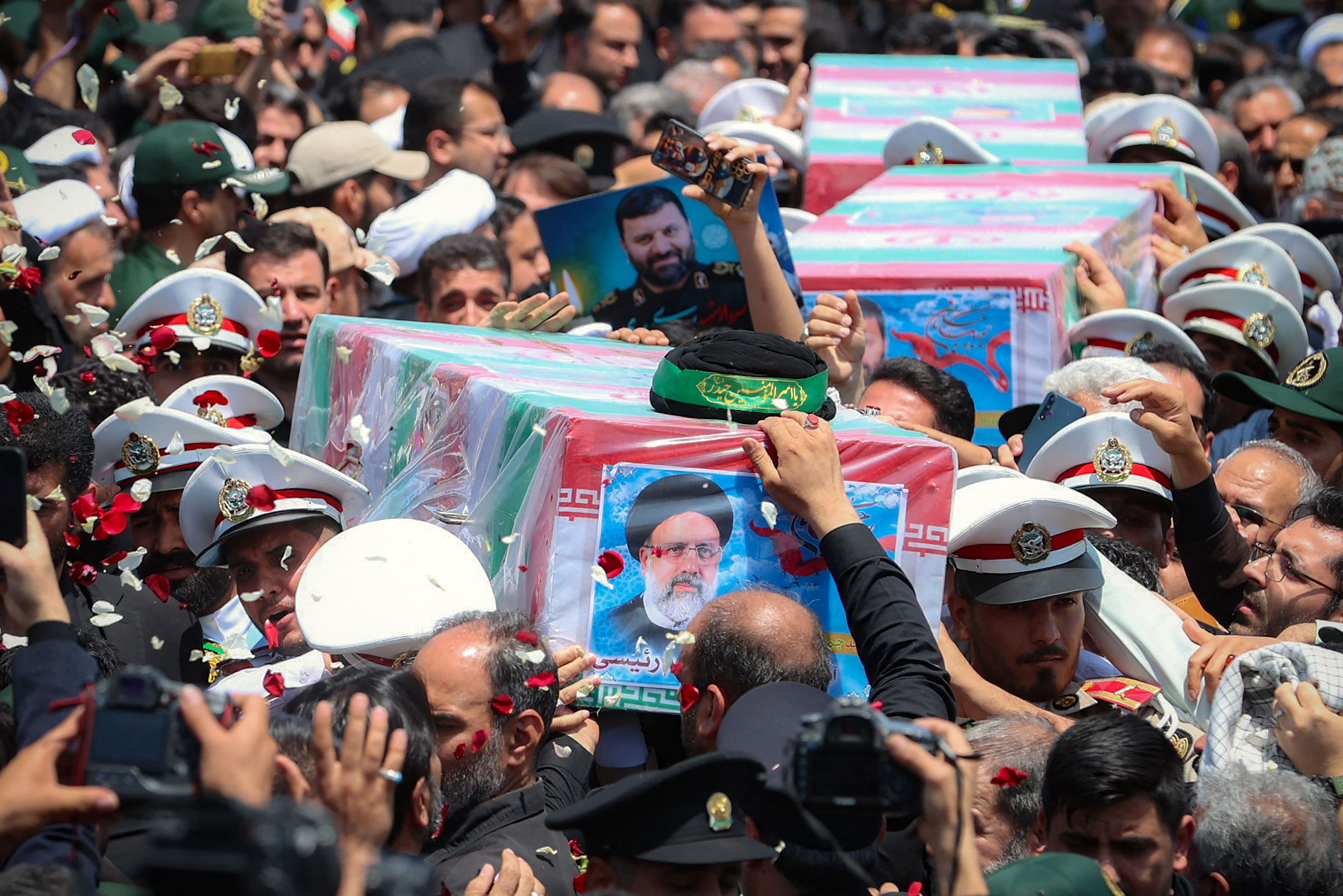Irán entierra a Ebrahim Raisi tras tres días de funerales