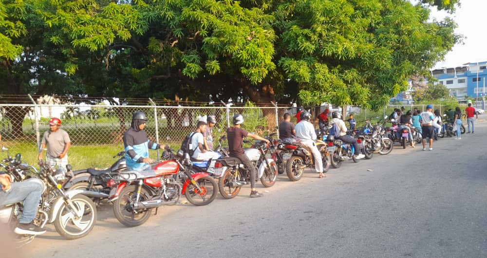 Crisis de combustible tiene a los conductores de Barinas ocupados en las colas