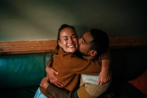 Cómo evitar que tu pareja se desenamore de ti, según la psicología