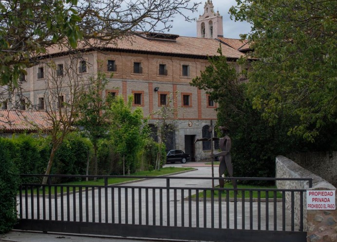 Las monjas españolas que siguen a un excomulgado aclaran que no se van “de la Iglesia”