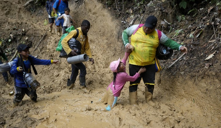 Cifra de niños migrantes que cruzaron selva panameña rumbo a EEUU se disparó en 2024