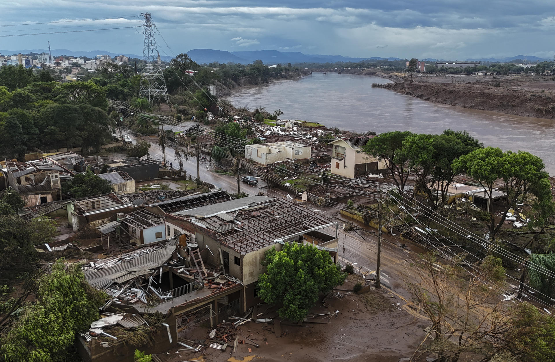 Inundaciones en Brasil: 114 muertos, más de 140 desaparecidos y dos millones de damnificados