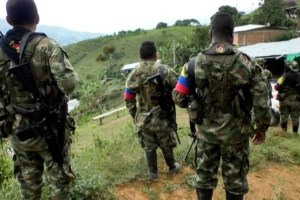 Al menos tres soldados colombianos muertos y tres heridos en combates con disidencias de las Farc