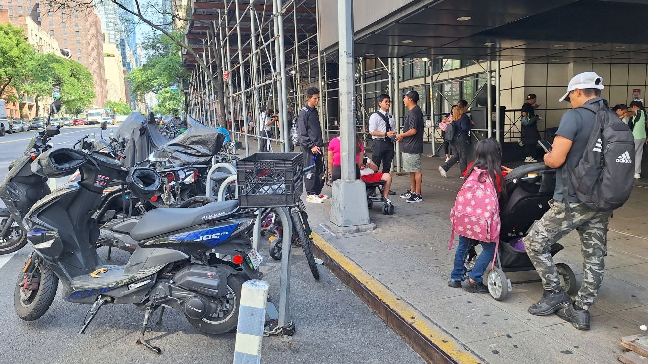 Migrantes venezolanos en albergues de Nueva York viven gran incertidumbre por cierre de la frontera