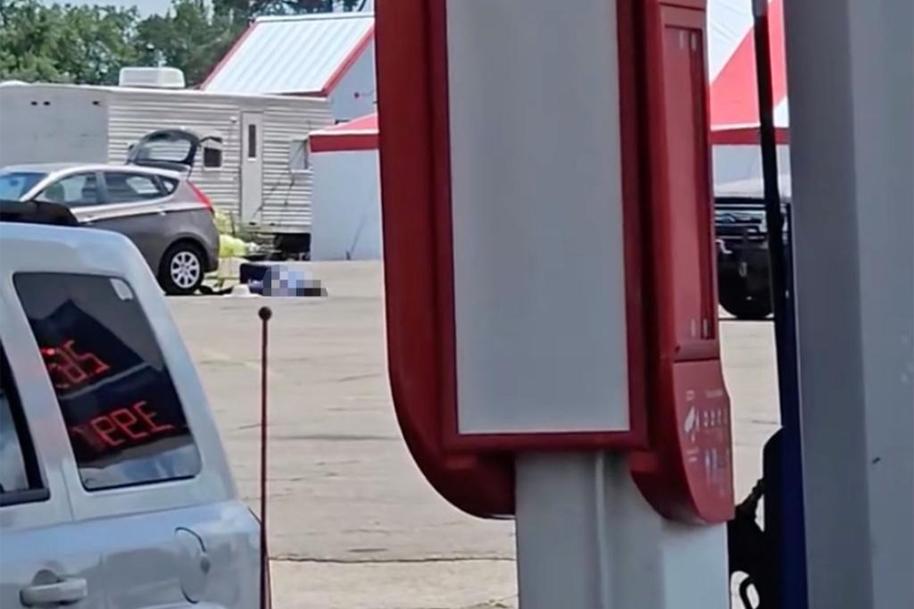 Pánico en Arkansas: dos muertos y varios heridos después de tiroteo masivo afuera de una tienda (VIDEOS)