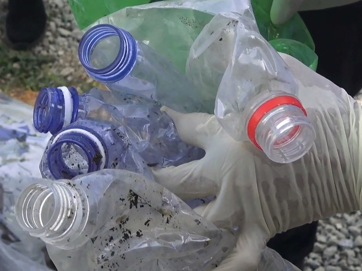 Autoridades hallaron parásitos de excrementos humanos en globos de basura norcoreanos, según Seúl