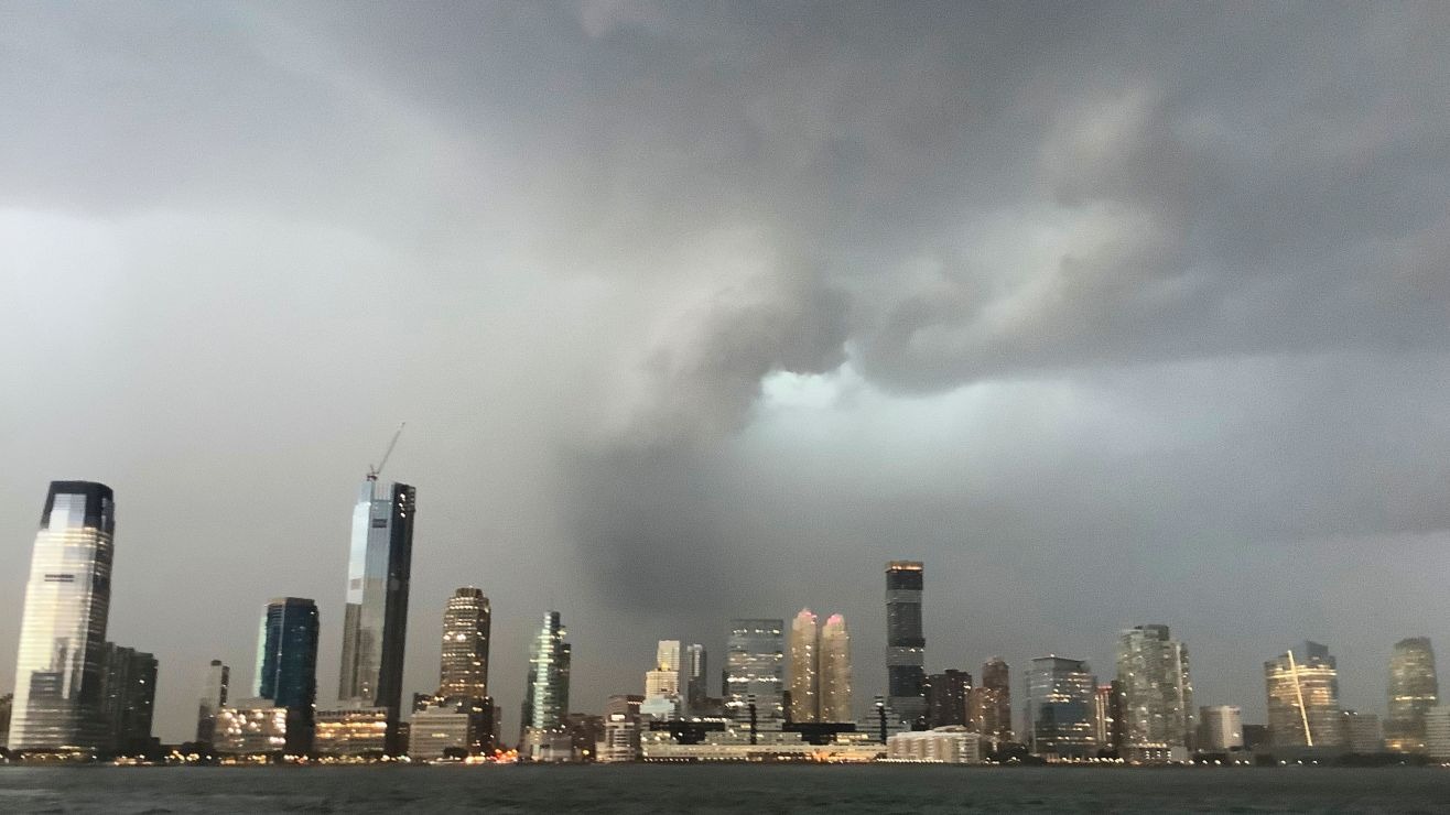 Pánico en Nueva Jersey: Tornado arrasa todo a su paso y deja un rastro de destrucción