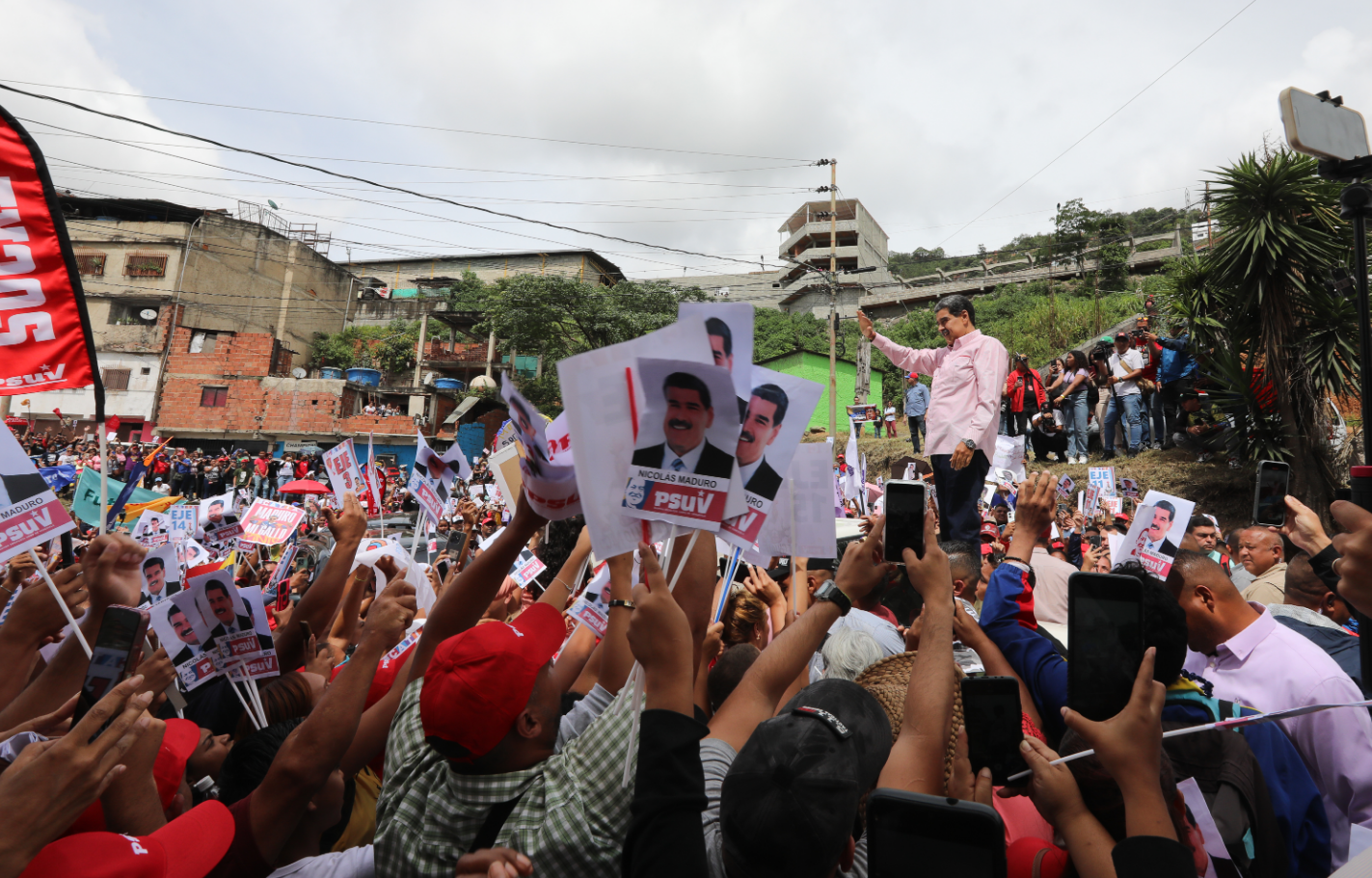 VIDEO: Maduro se llevó a un francotirador al encuentro con sus pocos adeptos en El Junquito