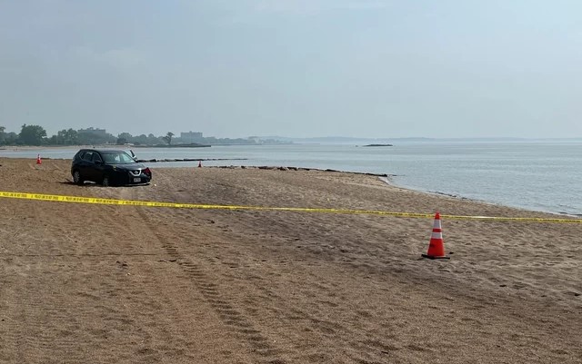Intentó ahogar a sus dos hijos en playa de Connecticut, pero un fallo en su plan evitó una tragedia