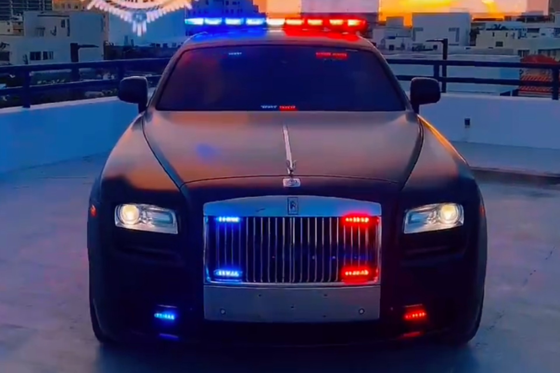 VIDEO: Revuelo en redes por las nuevas patrullas Rolls Royce para la policía de Miami-Beach