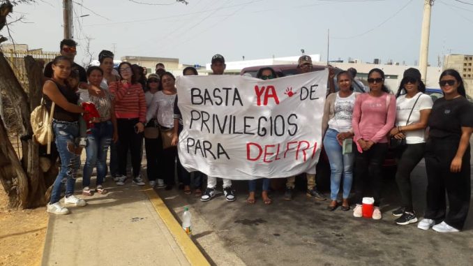 Protestan en tribunales penales de Punto Fijo por presuntos privilegios a un privado de libertad