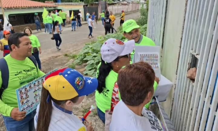 Copeyanos de Barinas recorrieron el pueblo de La Caramuca enseñando a votar