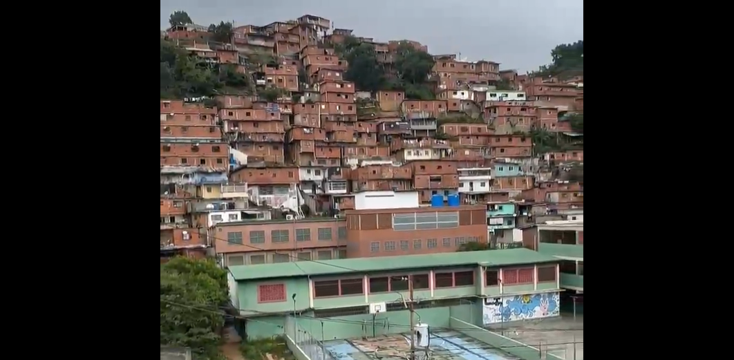 Suenan las cacerolas en Caracas en rechazo a los resultados anunciados por el CNE imparcial (VIDEOS)