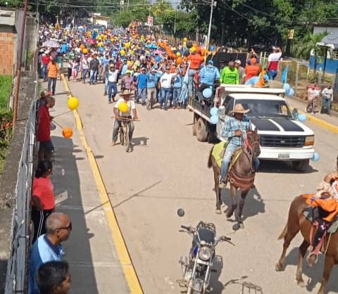 A pie, a caballo y en moto hicieron el cierre de campaña en el municipio Arismendi de Barinas