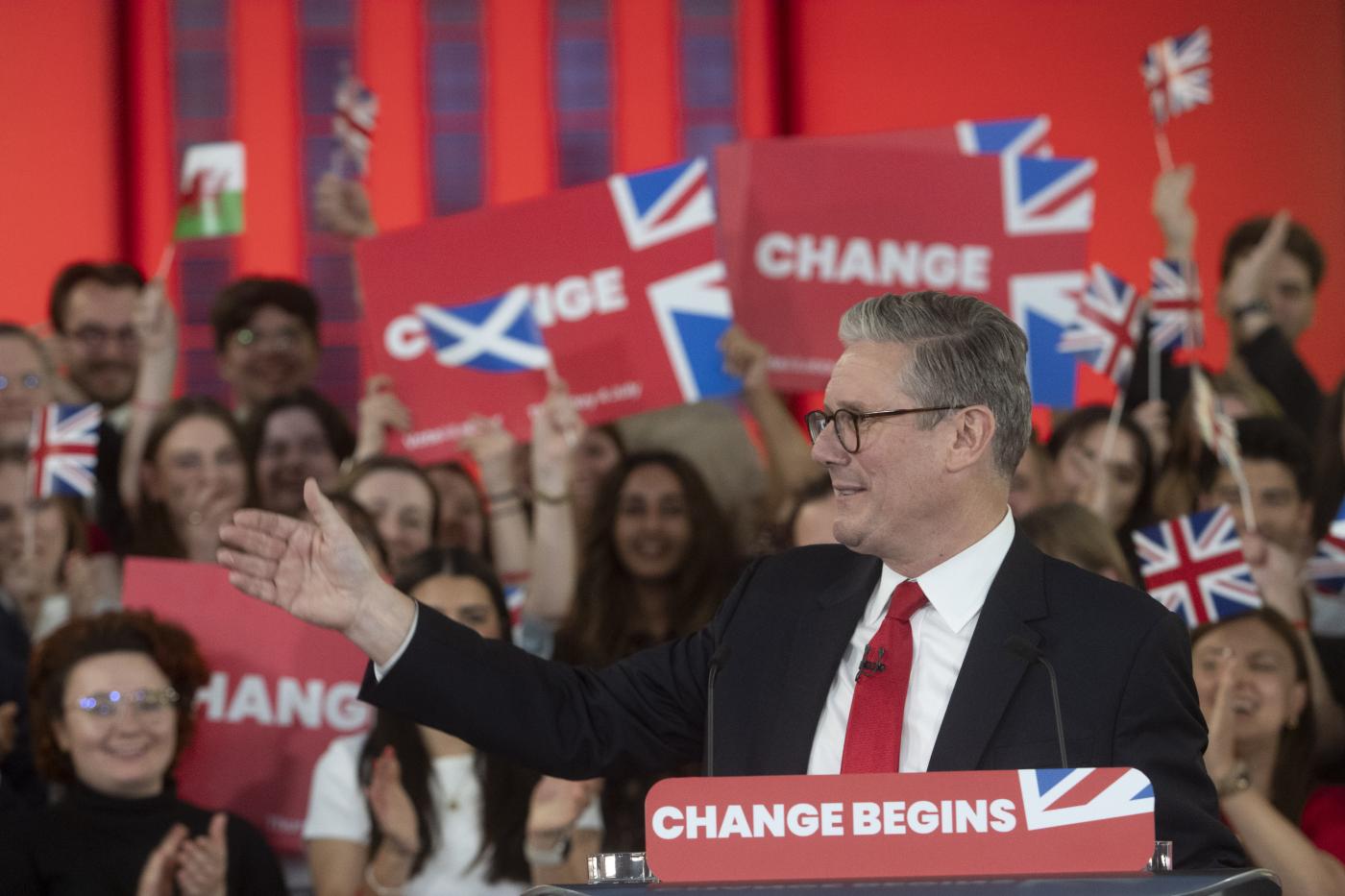 Los laboristas recuperan el poder tras 14 años al arrasar en las elecciones británicas