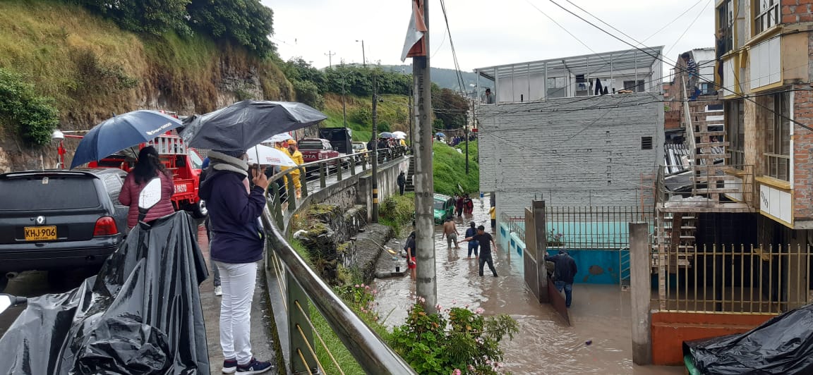 Lluvias en Chile dejan más de un millón de hogares sin electricidad