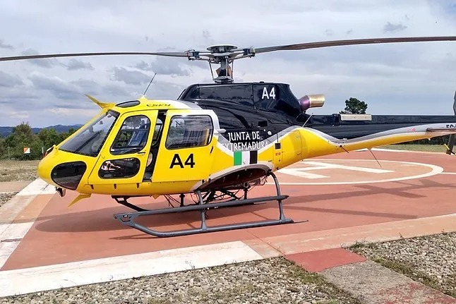 Una descarga de agua de un hidroavión provocó muerte cerebral a un hombre cuando intentaba apagar un incendio