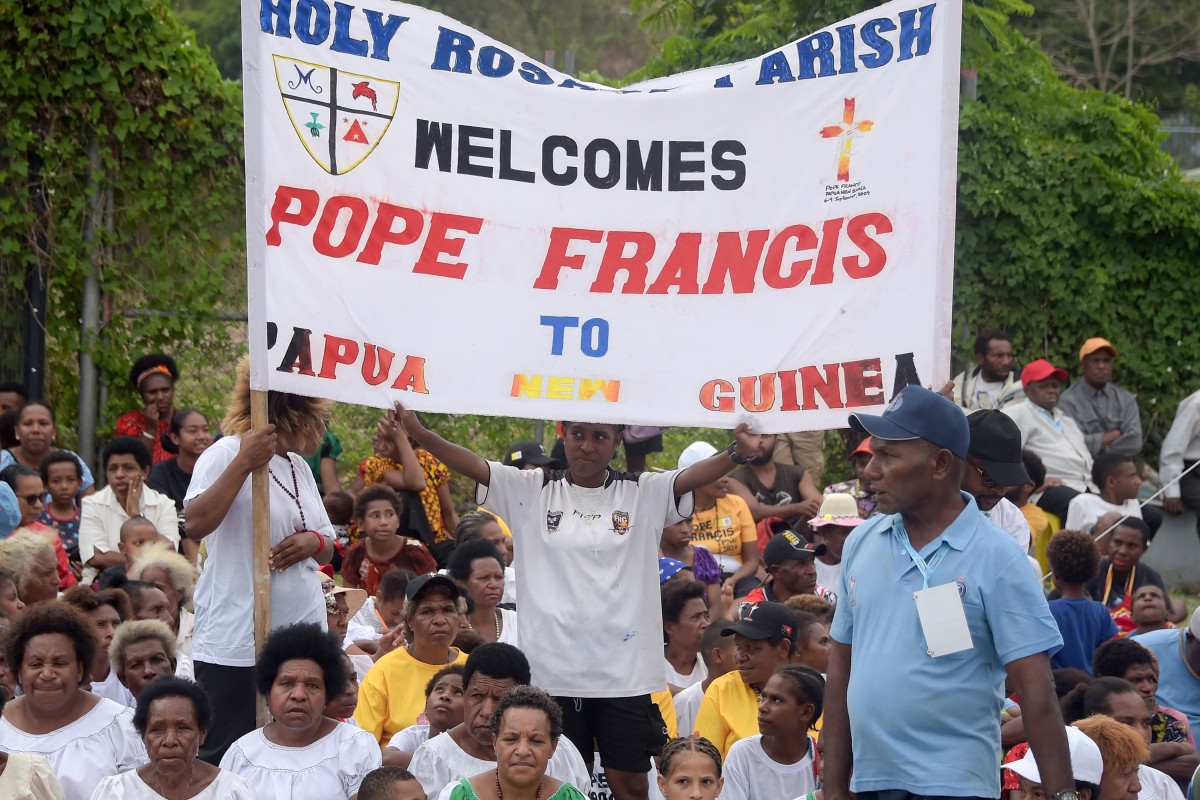 El papa Francisco llega a Papúa Nueva Guinea, su primera vez en Oceanía