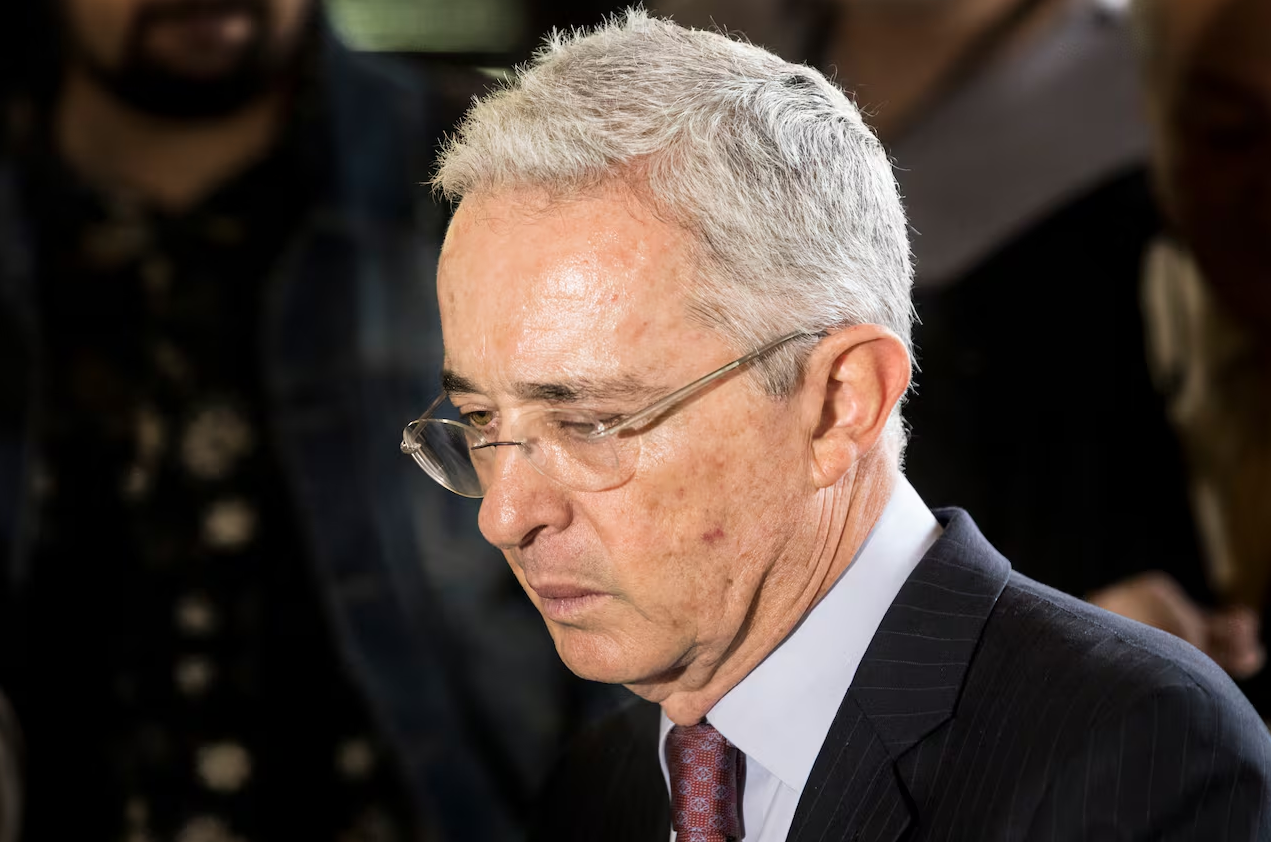 Defensa de Álvaro Uribe envió dura carta ante negativa del juez para aplazar su audiencia